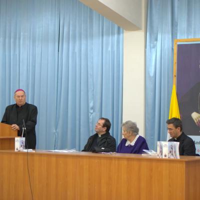 13 decembrie: Iaşi: Lansarea cărţii "Papa Francisc - o întreită premieră"