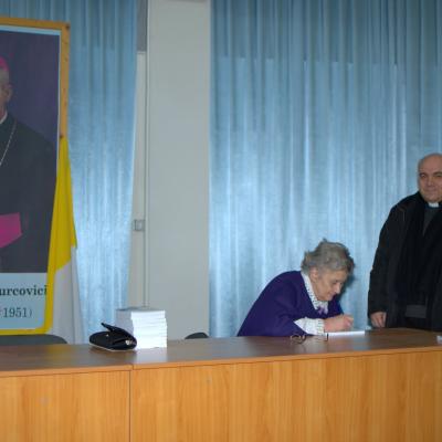 13 decembrie: Iaşi: Lansarea cărţii "Papa Francisc - o întreită premieră"