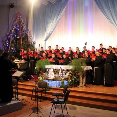 15 decembrie: Roman: Concert de Crăciun