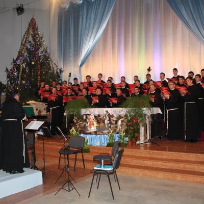 15 decembrie: Roman: Concert de Crăciun