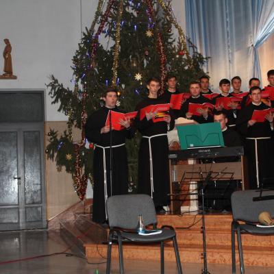 15 decembrie: Roman: Concert de Crăciun