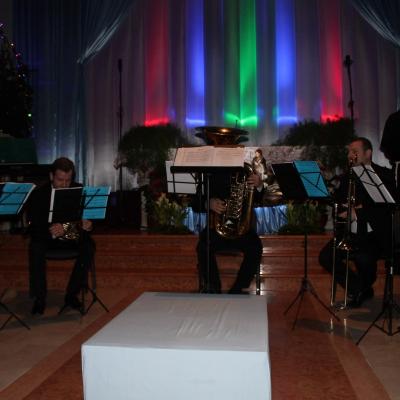 15 decembrie: Roman: Concert de Crăciun