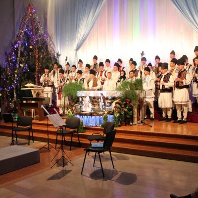 15 decembrie: Roman: Concert de Crăciun