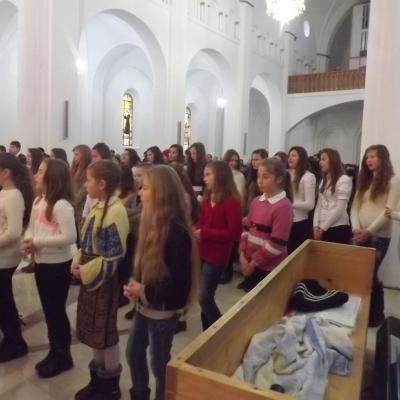 15 decembrie: Hălăuceşti: Noi membri în "Armata Maicii Domnului"