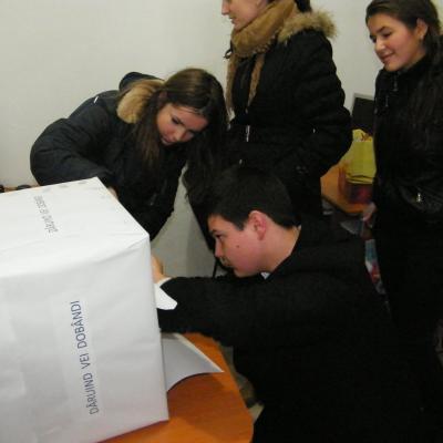 15-20 decembrie: Oneşti: Întâmpinarea Crăciunului la Liceul Teologic "Fericitul Ieremia"