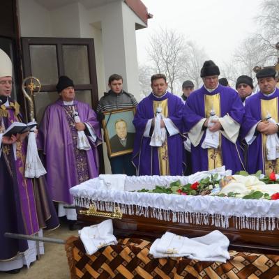 19 decembrie: Gherăeşti: Funeraliile părintelui Ionel Râtan
