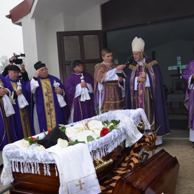 19 decembrie: Gherăeşti: Funeraliile părintelui Ionel Râtan
