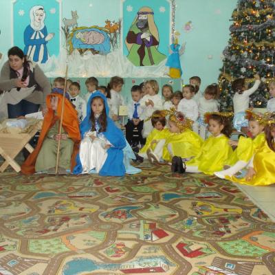 20 decembrie: Săbăoani: Crăciunul copiilor de la Grădiniţa "Sfânta Ana"