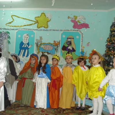 20 decembrie: Săbăoani: Crăciunul copiilor de la Grădiniţa "Sfânta Ana"