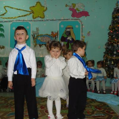 20 decembrie: Săbăoani: Crăciunul copiilor de la Grădiniţa "Sfânta Ana"