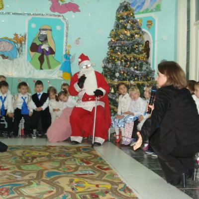 20 decembrie: Săbăoani: Crăciunul copiilor de la Grădiniţa "Sfânta Ana"
