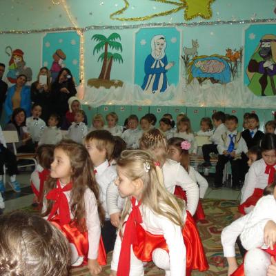 20 decembrie: Săbăoani: Crăciunul copiilor de la Grădiniţa "Sfânta Ana"