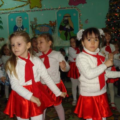 20 decembrie: Săbăoani: Crăciunul copiilor de la Grădiniţa "Sfânta Ana"
