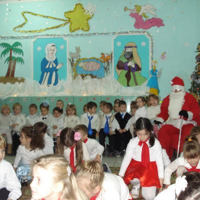 20 decembrie: Săbăoani: Crăciunul copiilor de la Grădiniţa "Sfânta Ana"