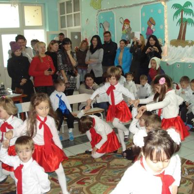 20 decembrie: Săbăoani: Crăciunul copiilor de la Grădiniţa "Sfânta Ana"