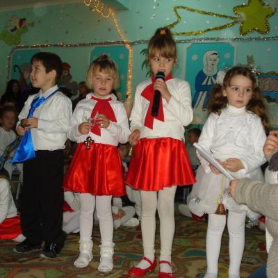 20 decembrie: Săbăoani: Crăciunul copiilor de la Grădiniţa "Sfânta Ana"