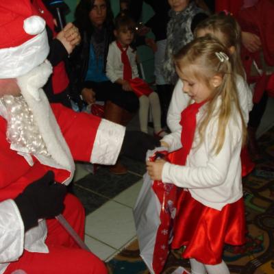 20 decembrie: Săbăoani: Crăciunul copiilor de la Grădiniţa "Sfânta Ana"