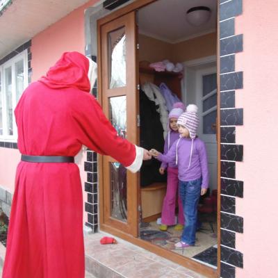 21 decembrie: Ploscuţeni: Vizitarea bolnavilor din în preajma Crăciunului