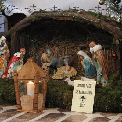 21 decembrie: Iaşi. Distribuirea Luminii păcii de la Betleem
