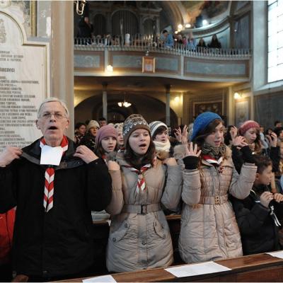 21 decembrie: Iaşi. Distribuirea Luminii păcii de la Betleem