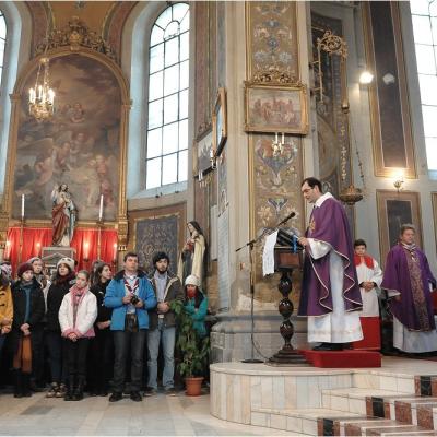 21 decembrie: Iaşi. Distribuirea Luminii păcii de la Betleem