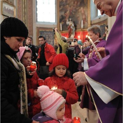 21 decembrie: Iaşi. Distribuirea Luminii păcii de la Betleem