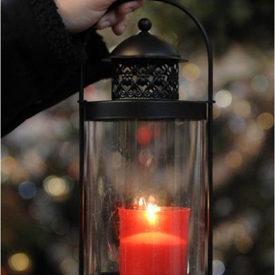 21 decembrie: Iaşi. Distribuirea Luminii păcii de la Betleem