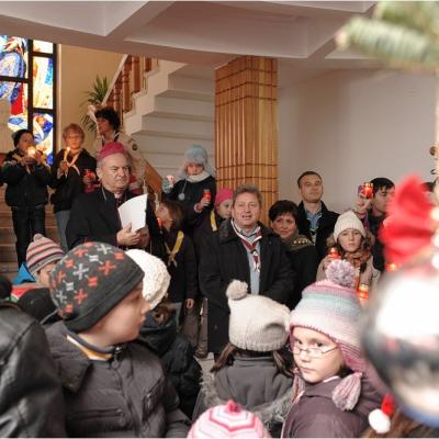 21 decembrie: Iaşi. Distribuirea Luminii păcii de la Betleem
