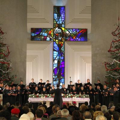 21-22 decembrie: Iaşi: Concert de colinde susţinut de Corul Institutului Teologic. Foto: www.ITRC.ro