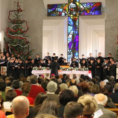 21-22 decembrie: Iaşi: Concert de colinde susţinut de Corul Institutului Teologic. Foto: www.ITRC.ro