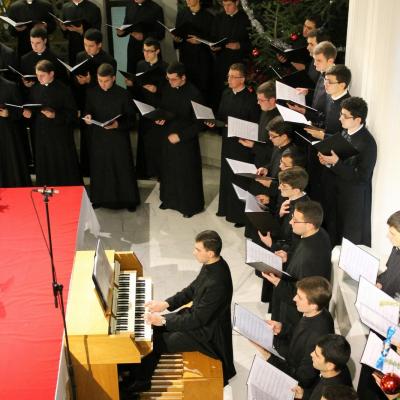 21-22 decembrie: Iaşi: Concert de colinde susţinut de Corul Institutului Teologic. Foto: www.ITRC.ro