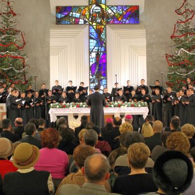 21-22 decembrie: Iaşi: Concert de colinde susţinut de Corul Institutului Teologic. Foto: www.ITRC.ro
