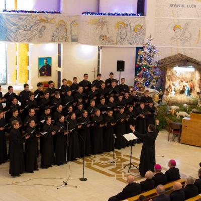 22 decembrie: : Iaşi: Concert de colinde susţinut de Corul Institutului Teologic în catedrală. Foto: Marius Jean Laurescu