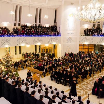 22 decembrie: : Iaşi: Concert de colinde susţinut de Corul Institutului Teologic în catedrală. Foto: Marius Jean Laurescu