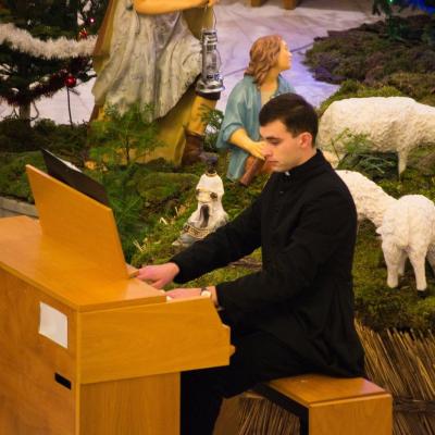 22 decembrie: : Iaşi: Concert de colinde susţinut de Corul Institutului Teologic în catedrală. Foto: Marius Jean Laurescu