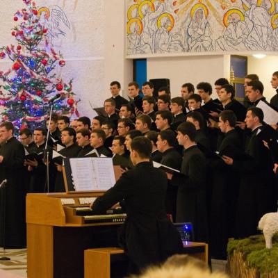 22 decembrie: : Iaşi: Concert de colinde susţinut de Corul Institutului Teologic în catedrală. Foto: Marius Jean Laurescu