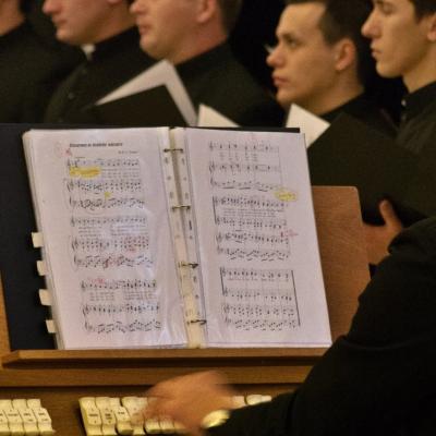 22 decembrie: : Iaşi: Concert de colinde susţinut de Corul Institutului Teologic în catedrală. Foto: Marius Jean Laurescu