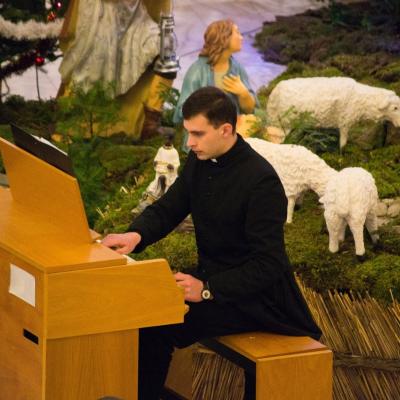 22 decembrie: : Iaşi: Concert de colinde susţinut de Corul Institutului Teologic în catedrală. Foto: Marius Jean Laurescu
