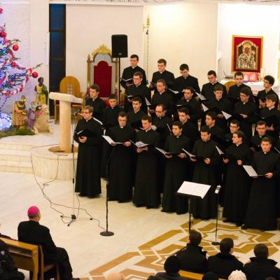 22 decembrie: : Iaşi: Concert de colinde susţinut de Corul Institutului Teologic în catedrală. Foto: Marius Jean Laurescu