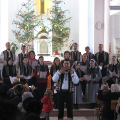 26 decembrie:Huşi: Bucuria Naşterii Domnului în Parohia "Sfântul Anton de Padova"