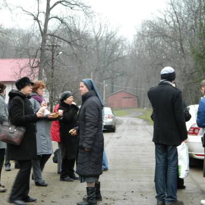 27 decembrie: Iaşi: Vizită de Crăciun la bolnavii de la spitalul Pădureni-Grajduri