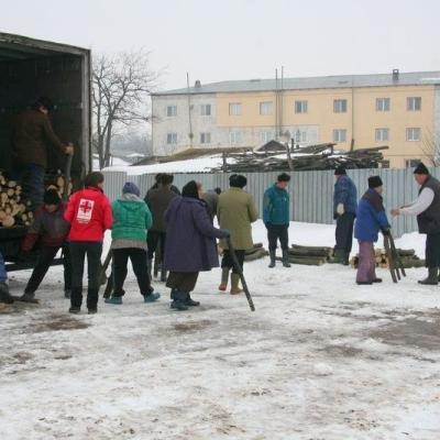 10-12 februarie: Cuca şi Măcişeni: "Încălzind case şi suflete" - acţiune a echipei de intervenţie a Centrului Diecezan Caritas