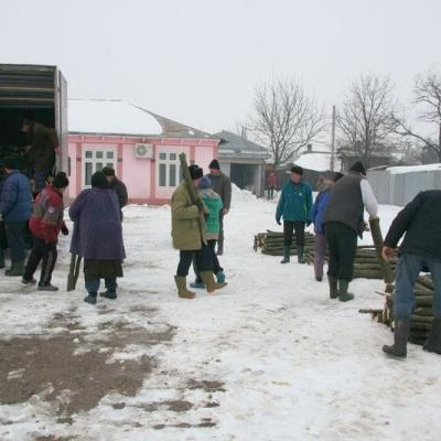 10-12 februarie: Cuca şi Măcişeni: "Încălzind case şi suflete" - acţiune a echipei de intervenţie a Centrului Diecezan Caritas
