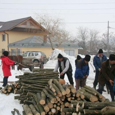 10-12 februarie: Cuca şi Măcişeni: "Încălzind case şi suflete" - acţiune a echipei de intervenţie a Centrului Diecezan Caritas