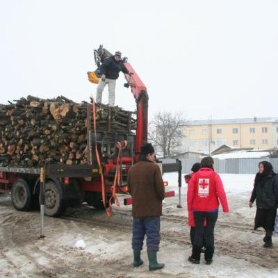 10-12 februarie: Cuca şi Măcişeni: "Încălzind case şi suflete" - acţiune a echipei de intervenţie a Centrului Diecezan Caritas