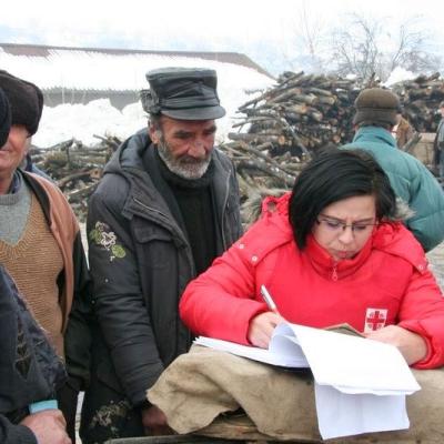 10-12 februarie: Cuca şi Măcişeni: "Încălzind case şi suflete" - acţiune a echipei de intervenţie a Centrului Diecezan Caritas
