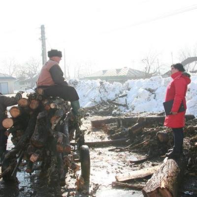 10-12 februarie: Cuca şi Măcişeni: "Încălzind case şi suflete" - acţiune a echipei de intervenţie a Centrului Diecezan Caritas