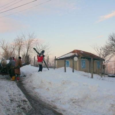 10-12 februarie: Cuca şi Măcişeni: "Încălzind case şi suflete" - acţiune a echipei de intervenţie a Centrului Diecezan Caritas
