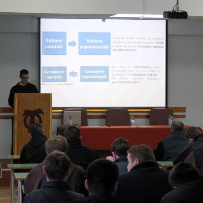 28 februarie: Roman: Masa rotundă a studenţilor "Prin «mângâierile» filosofiei spre «curajul» sfinţeniei"
