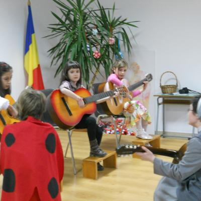 2 martie: Huşi: Gânduri pentru mame